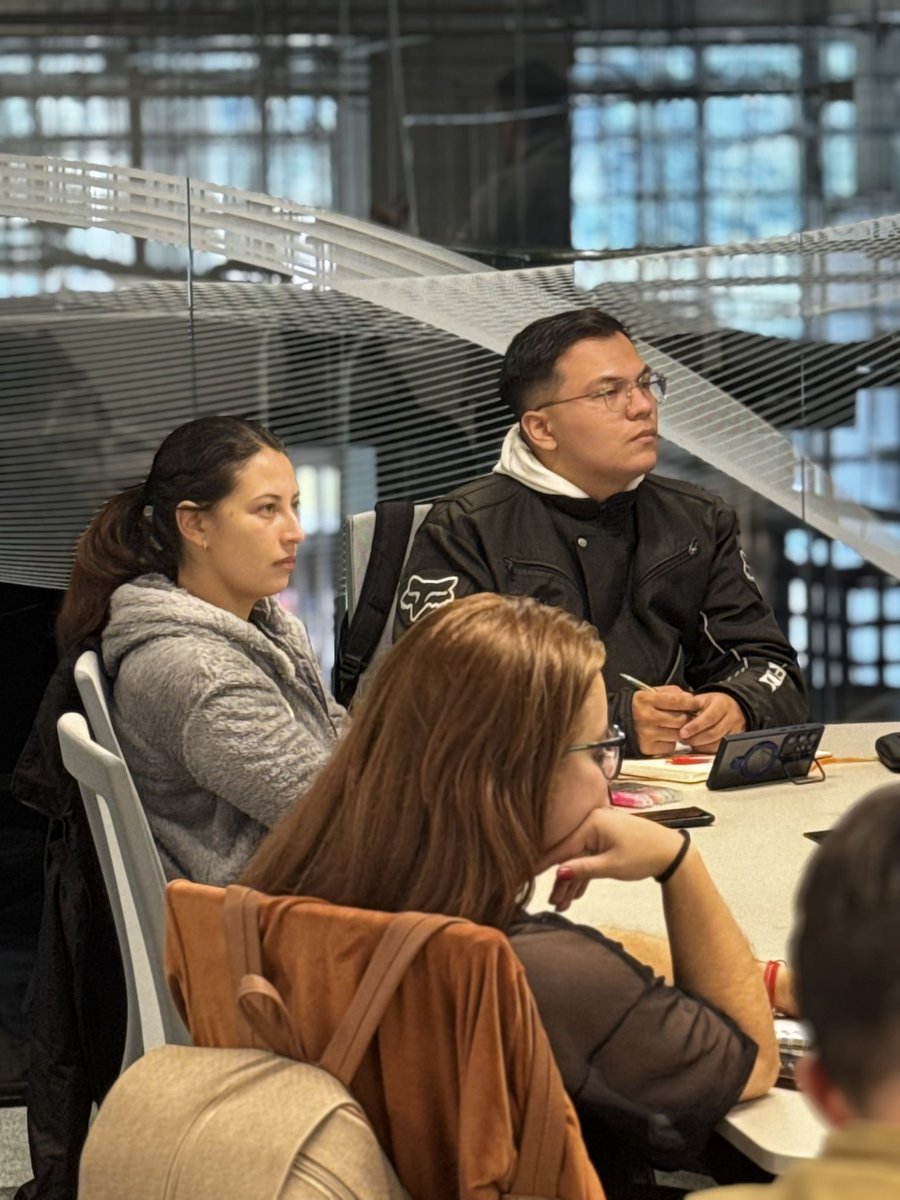 Cerrar este año sembrando semillas de emprendimiento creativo, digital y de producción de contenido me confirma que 2025 superó todas nuestras expectativas.

Más de 10.000 jóvenes capacitados Medellín (4.300), Barranquilla (5.039) y Bogotá (1.200) una meta alcanzada desde la