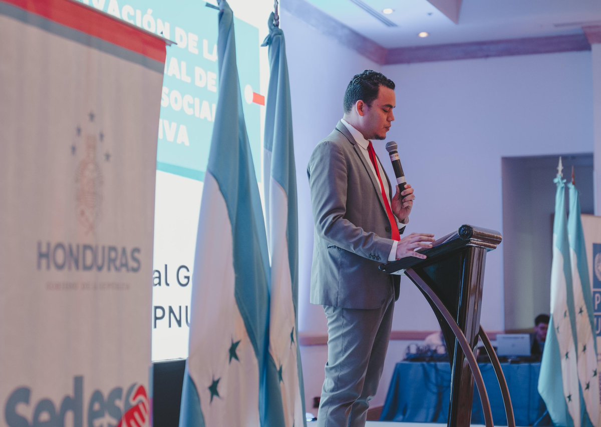 Sedesolhn's tweet photo. 🙌Con la participación de 40 instituciones del Estado y socios estratégicos, reactivamos la Mesa Nacional de Protección Social Adaptativa con el apoyo del @PNUDHonduras, como un mecanismo de coordinación para avanzar hacia la protección social sensible al riesgo climático. https://t.co/LLKMHnl5uH