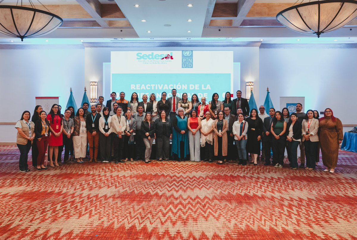 Sedesolhn's tweet photo. 🙌Con la participación de 40 instituciones del Estado y socios estratégicos, reactivamos la Mesa Nacional de Protección Social Adaptativa con el apoyo del @PNUDHonduras, como un mecanismo de coordinación para avanzar hacia la protección social sensible al riesgo climático. https://t.co/LLKMHnl5uH