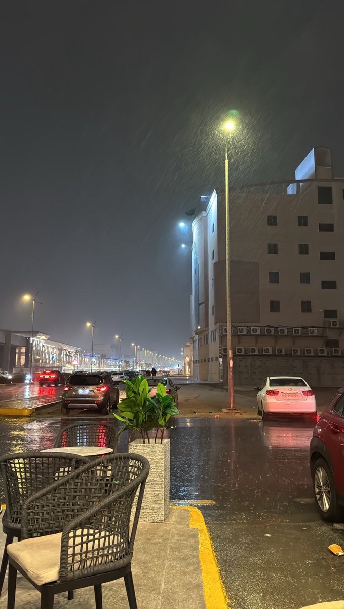 M2c1l's tweet photo. ما نسيتك والدنيا جفاف
كيف انساك والدنيا مطر

عسى قبراً خذا يد يمناك يسقيك 
من طهر جنته ونعيمه 

اللهم مع نزول المطر أرحم جدتي وأجعل لها في كل قطرة مطر راحه ومغفره ربي بلل قبرها بقطرات من خيرك وآجعل نسائم الجنة تهب عليها يا أرحم الراحمين . https://t.co/zoZSLZQEt1