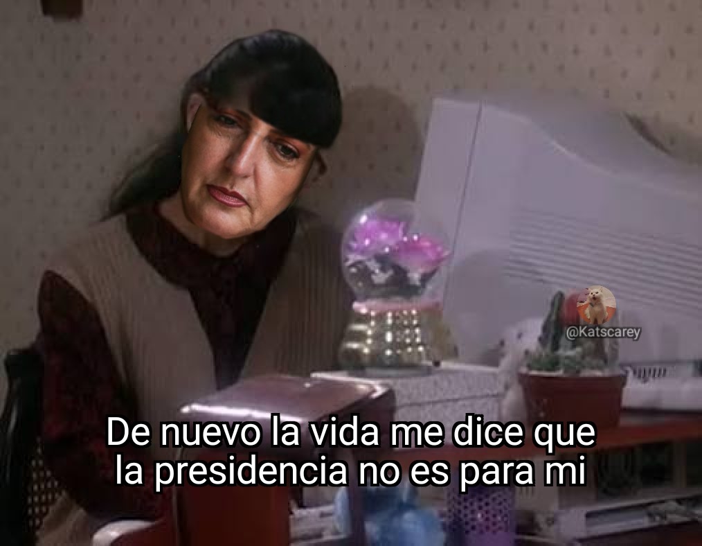 KatsCarey's tweet image. Maria Fernanda Cabal viendo que otra vez el centro democrático la deja viendo un chispero con su candidatura. 🤣