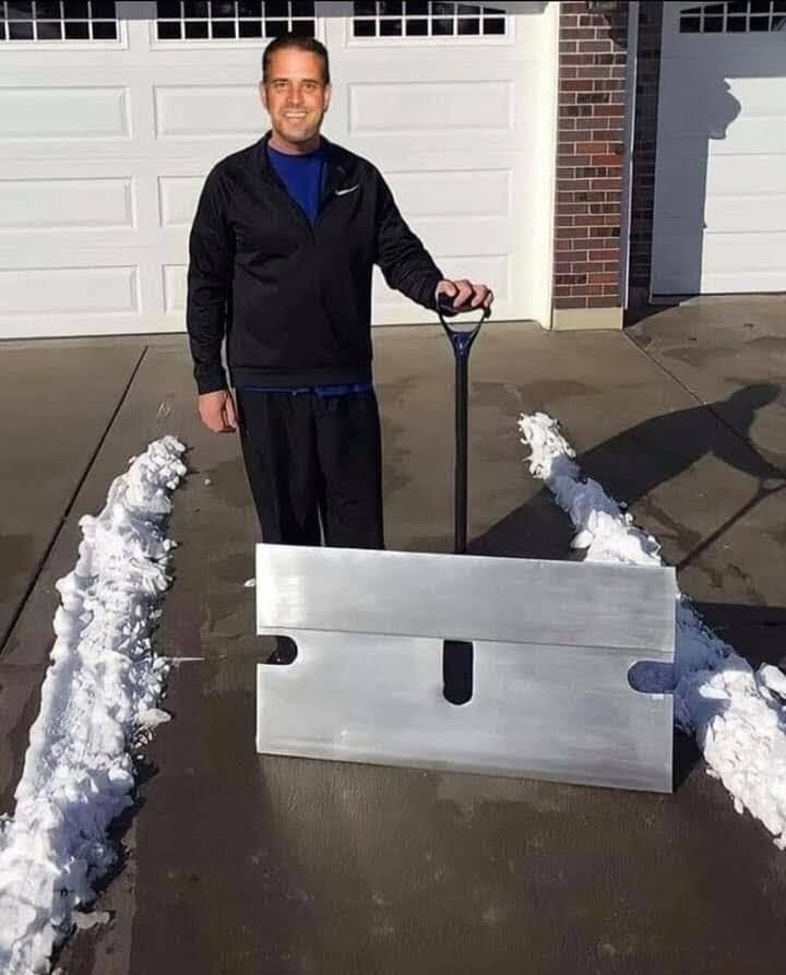 fluffffer's tweet image. Let's check in on Hunter Biden today.....