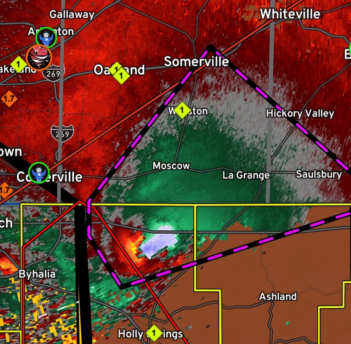 WxLeeLee's tweet image. What’s that one radar scan that won’t leave your mind? For me it’s whatever the hell is happening here…#Tornado #radar #radaromega #wxtwitter #WX