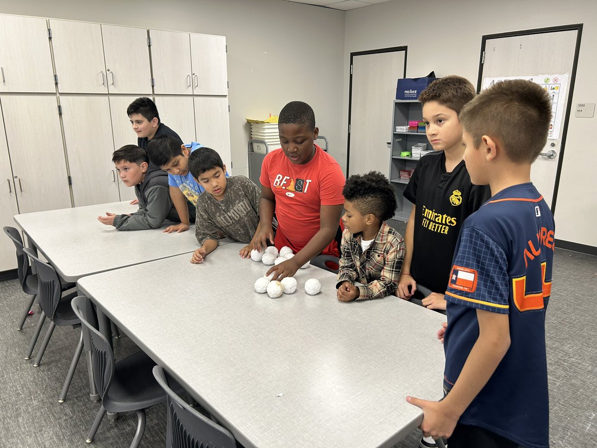 TippsElementary's tweet photo. Snow is falling on Tipps Elementary student council. Who will win the snowball fight. #Tipps Elementary https://t.co/2dkTiHJZmI