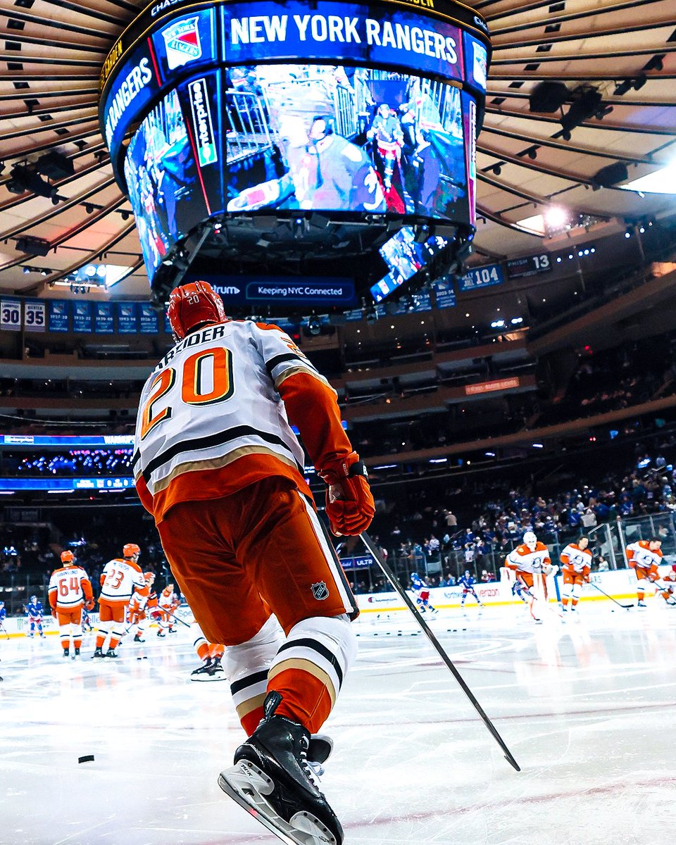 Chris Kreider hits the ice as a visitor for the first time in his career 🦆