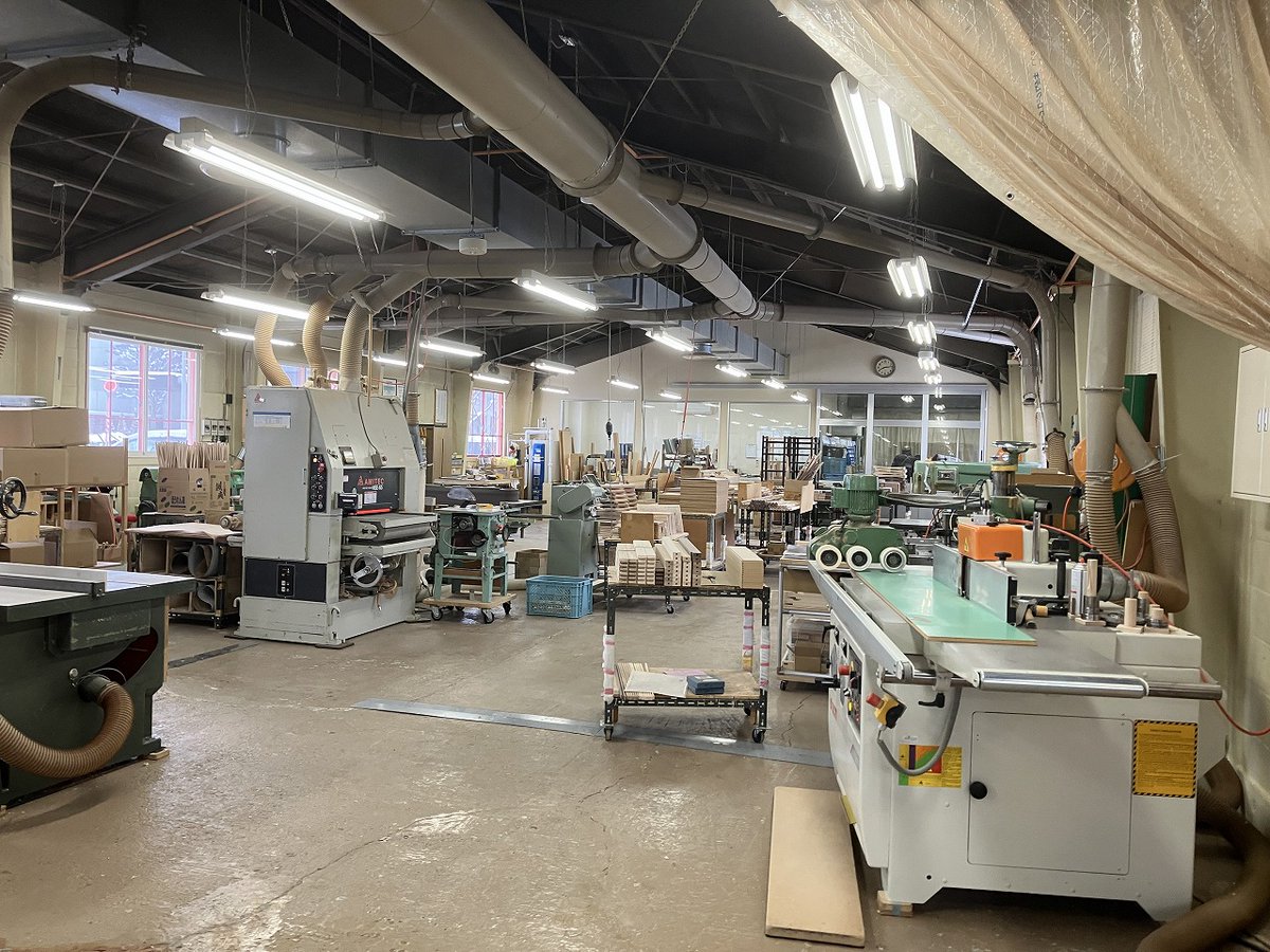 cosine_com's tweet image. 雪の日も、木のぬくもりとともに。コサインの冬景色と、暮らしに寄り添うものづくり 
Ｎo.4043　2025年12月16日（火）（0℃⇒-6℃）雪
わくわく様です。
あたたかい日が続いたせいか、
今朝は屋根の雪が一気に落ちて、
自宅の裏はすっかり雪山になってしまいました
x.gd/3nYIR