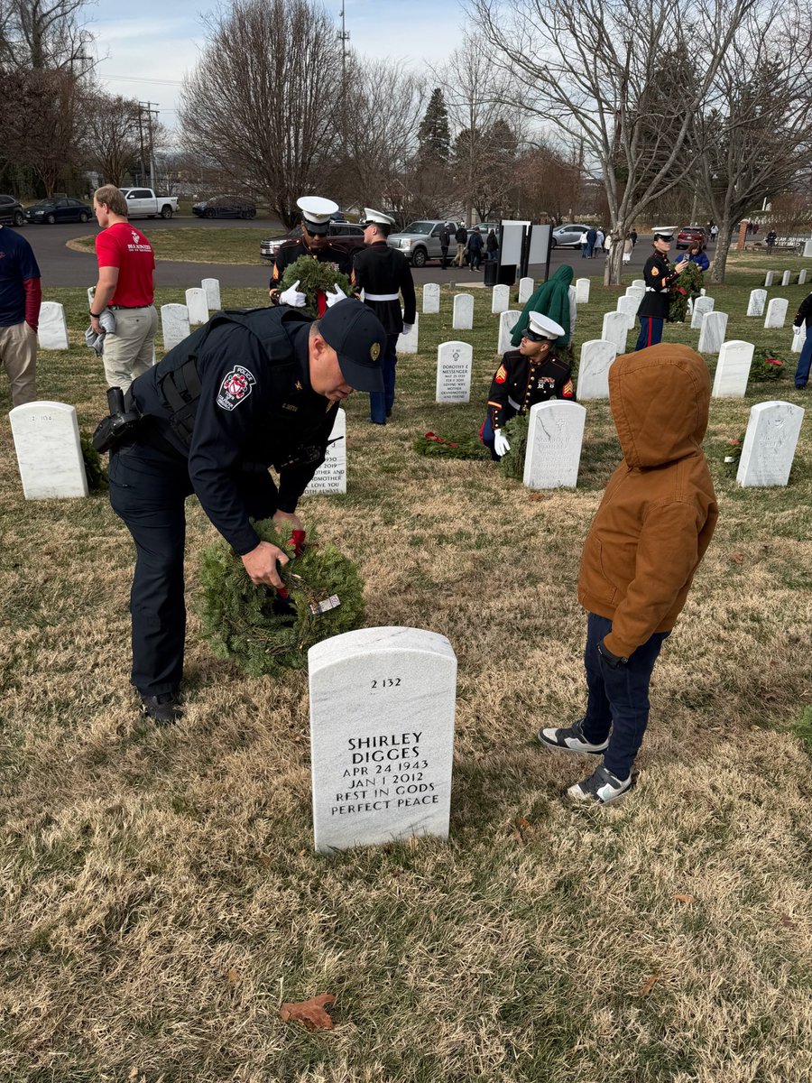 We are extremely honored to have fallen heroes that have been laid to rest in our beautiful Culpeper National Cemetery.  With this responsibility, our community has taken great pride to ensure all of our veterans’ headstones receives a Christmas wreath this holiday season.   

On