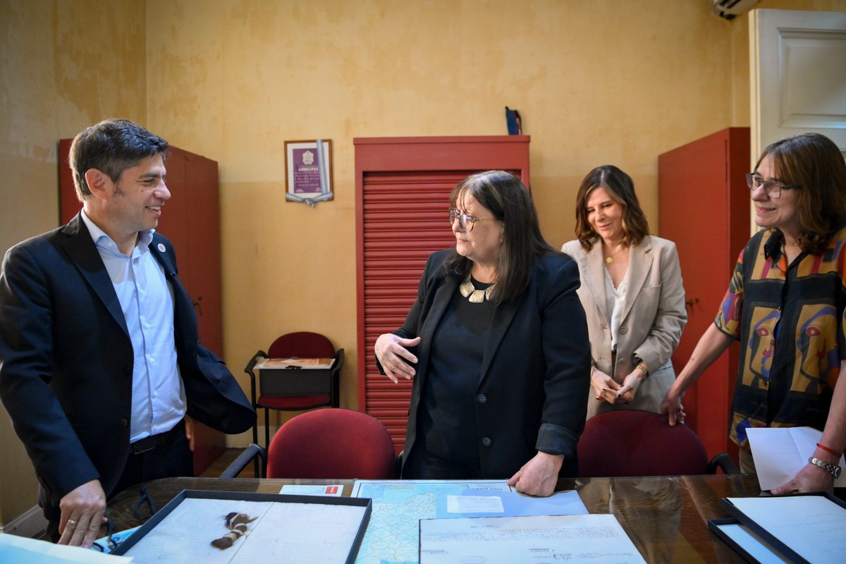 Kicillofok's tweet photo. Celebramos los 100 años del Archivo Histórico Dr. Ricardo Levene, un orgullo de los bonaerenses que cumple un papel central en la reconstrucción de nuestra identidad.

Toda su documentación es un reflejo de la diversidad que caracteriza a la provincia de Buenos Aires y una herramienta fundamental para reforzar su integración, tan importante en tiempos donde muchos sectores todavía buscan dividirla.

¡Felicitaciones a esta institución clave para la recuperación de nuestra memoria colectiva y a todos sus trabajadores por la enorme tarea que realizan para conservar nuestro patrimonio histórico!