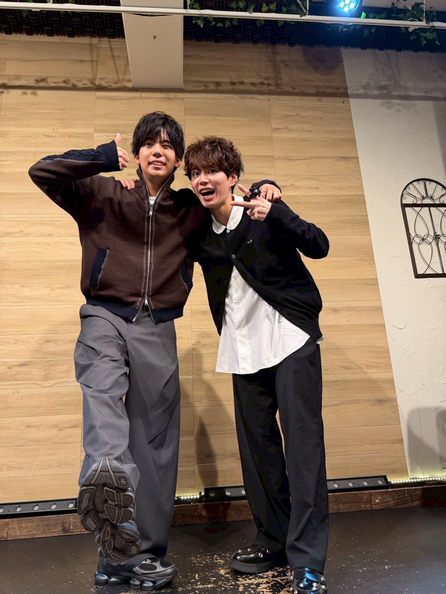 けんりおのあれやこれや2025

グッズオンラインで販売してます！！

完売していた台本も販売しているので、ぜひGETしてください✨✨

あれやこれやグッズはコチラ❗️
rionogoods.base.shop

#けんりお #けんりおのあれやこれや