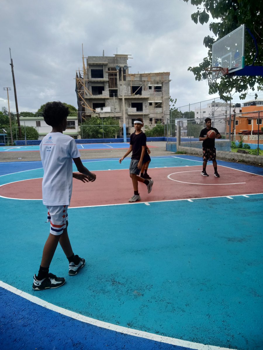 EvelinPlacidoAl's tweet image. Las proximidades 🎄 tren la alegría, el compartir, las canchas se animan, a liga infantil pidió fiesta de 🌮 y 🌯, @CervPresidente  y sus productos @pepsi  @MaltaMorenaRD  gracias por apoyó , ligas, adultos y adolescentes, niños 
#ClubAtala 
#Cancha
#MarlonLembert