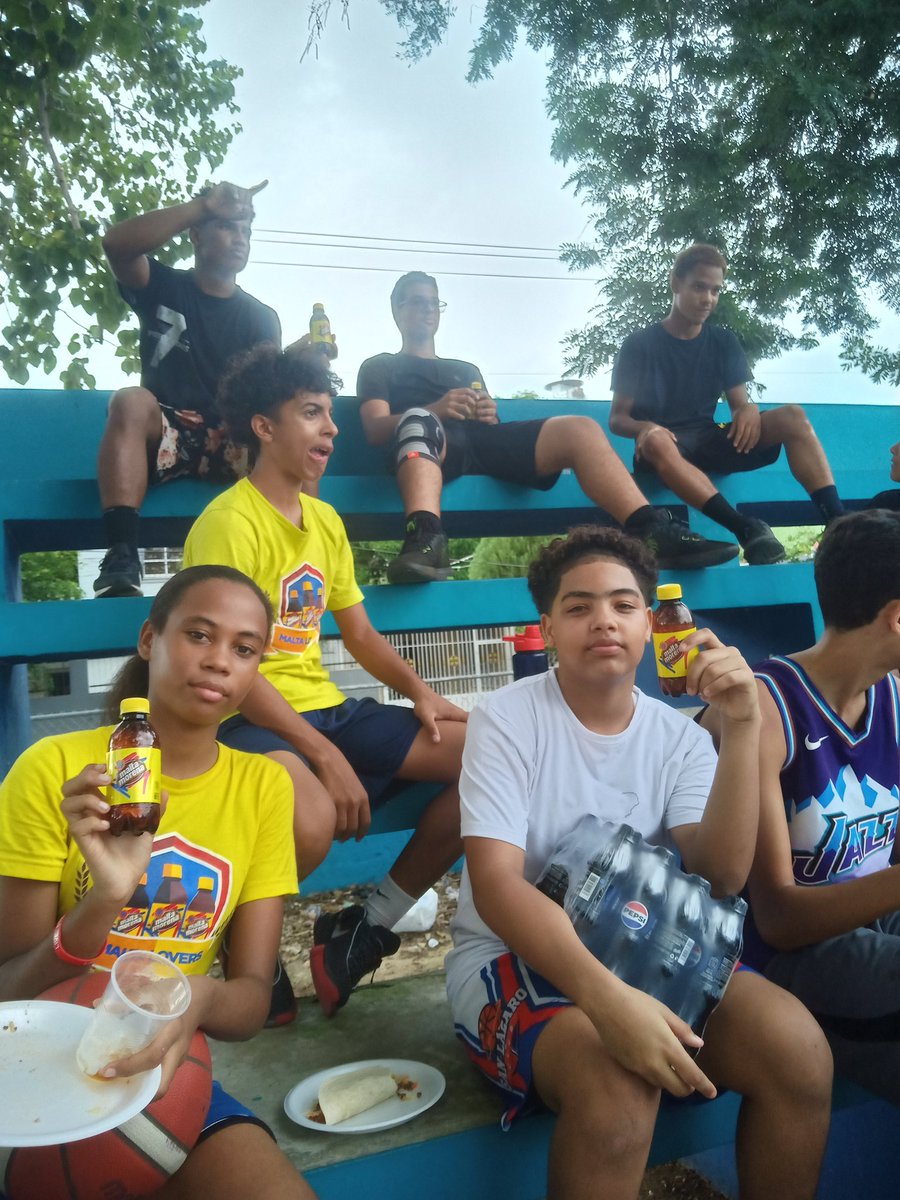 EvelinPlacidoAl's tweet image. Las proximidades 🎄 tren la alegría, el compartir, las canchas se animan, a liga infantil pidió fiesta de 🌮 y 🌯, @CervPresidente  y sus productos @pepsi  @MaltaMorenaRD  gracias por apoyó , ligas, adultos y adolescentes, niños 
#ClubAtala 
#Cancha
#MarlonLembert