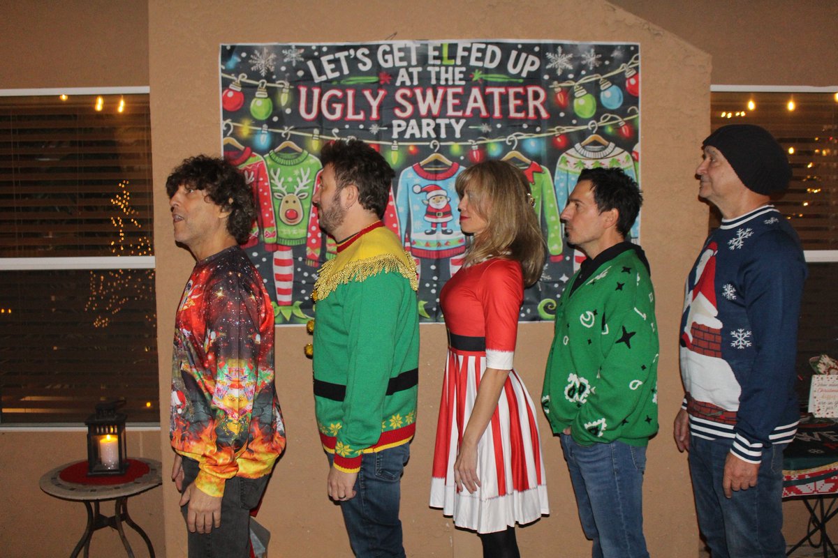 sunfiredJimmyMc's tweet photo. I need some Christmas cheer at the moment. And Jimmy looks like Christmas incarnated. @JimmyMcGorman (@googoodolls and FlightToLondon) and @stevefekete (@americaband) performed at private party in LA. 
Credit: Arlene Nussbaum.  
Photos:  Jimmy McKay and David Nussbaum https://t.co/Q3IqZRevvW