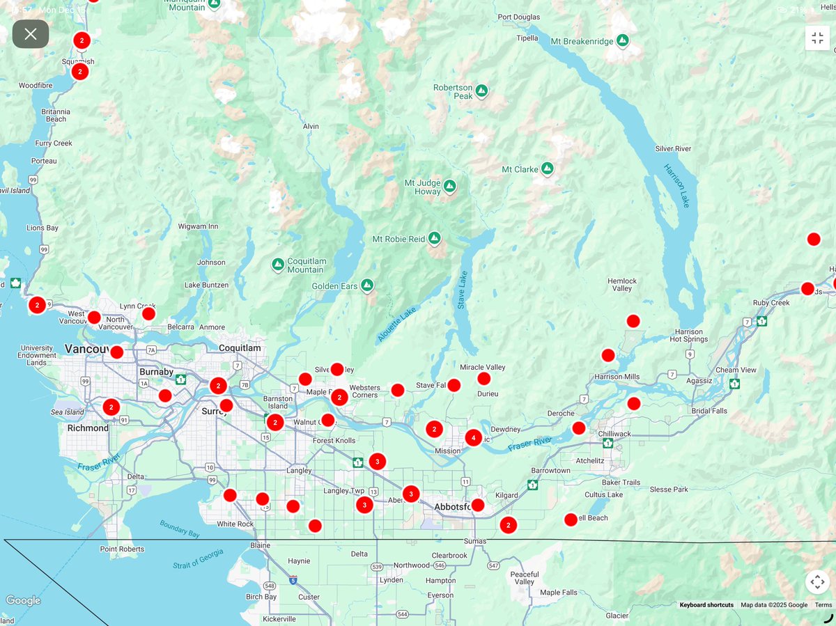 RyanVoutilainen's tweet image. Over 40000 @bchydro customers without power as winds gust as high as 80km/h over parts of the #BC Lower Mainland this afternoon as the system that brought heavy rain overnight and record high temps to the area moves SE into the US.

#BCwind #BCstorm #BCstormwatch #BCwx