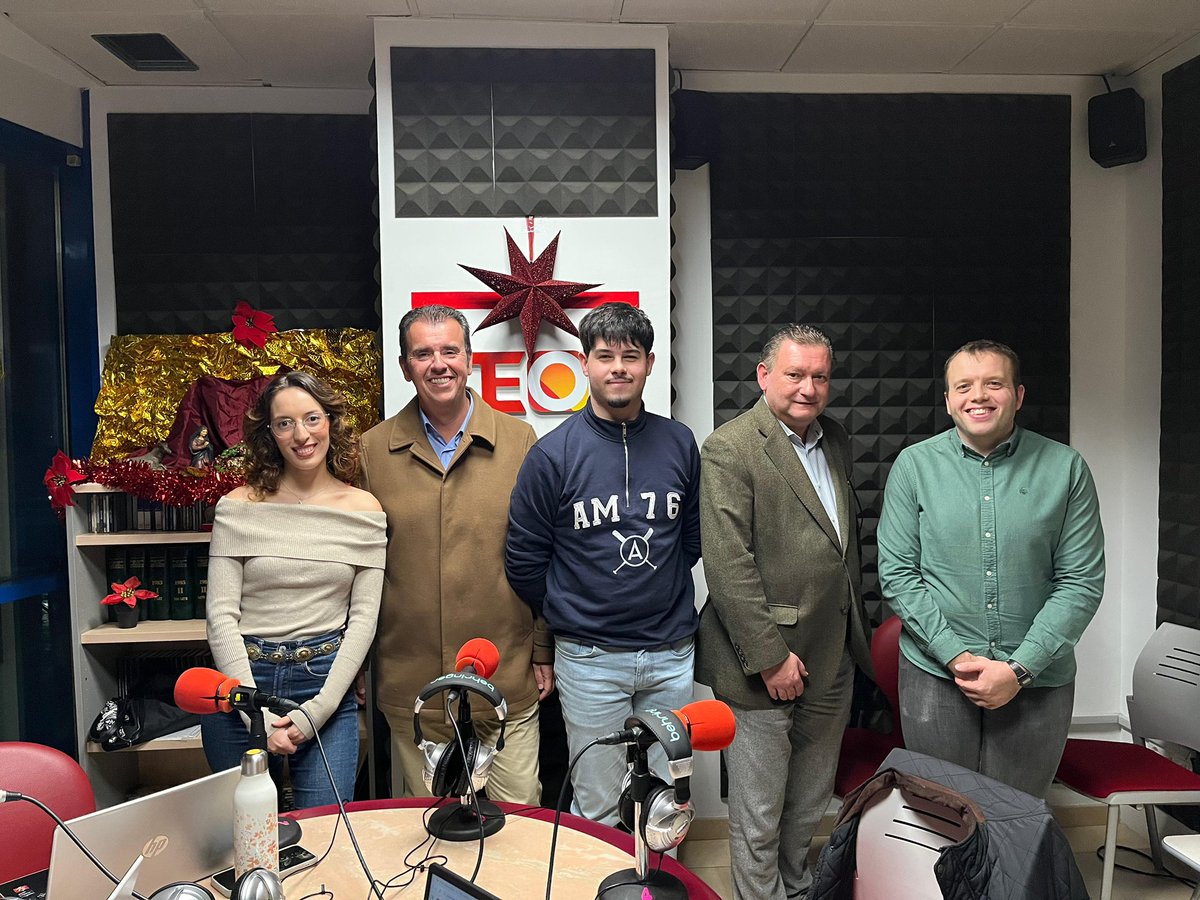 PasyEsp's tweet photo. 💜💚🎙️ Juan Ogazón, candidato a Hermano Mayor de @HdadSanGonzalo, nos ha visitado esta noche.

#PYE406 #TDSCofrade https://t.co/clWNe7CXiM