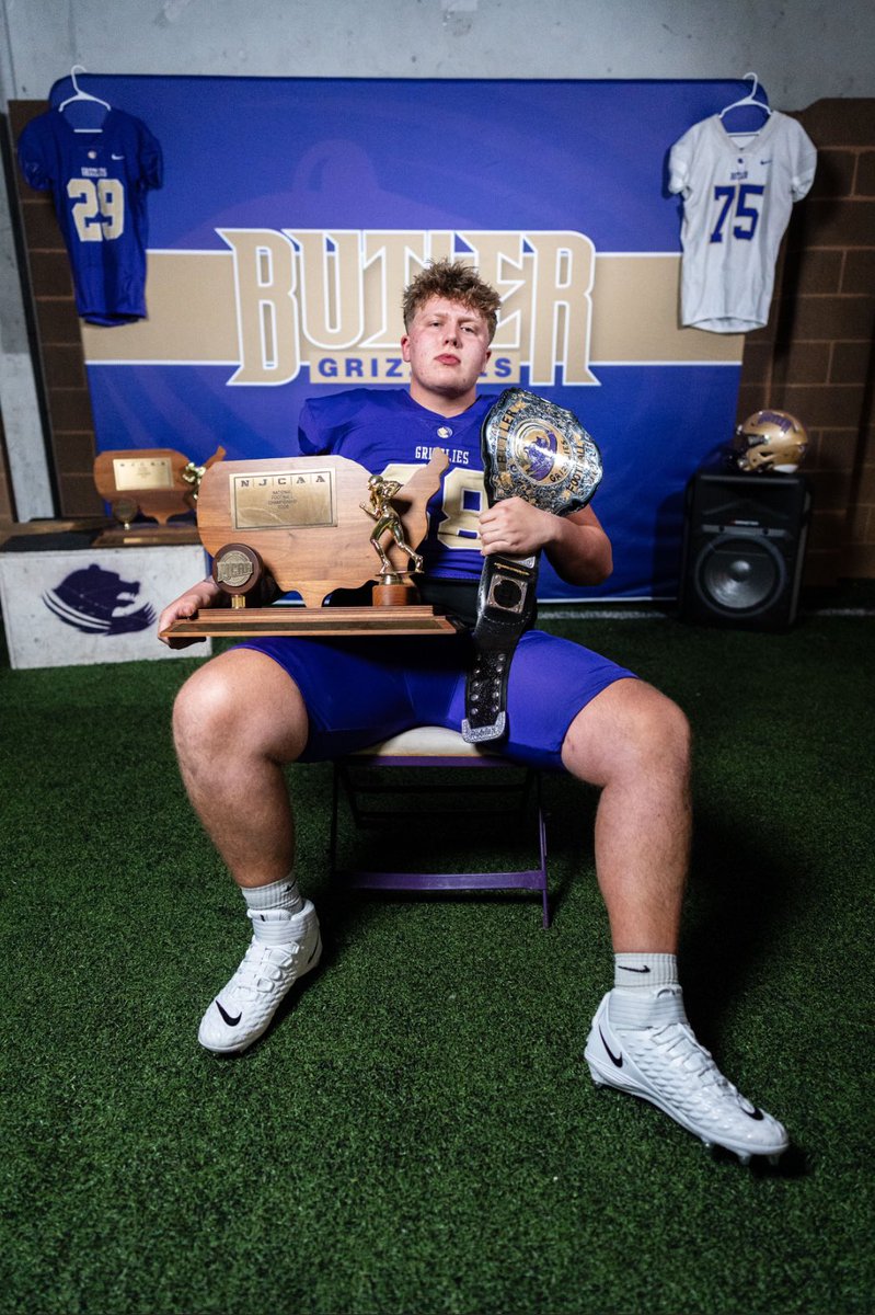 NOLANCENTER1's tweet photo. Excited to announce I will be continuing my college football career at Butler Community College! 6’4”, 315lbs IOL @ButlerGrizzlyFB @CoachNiccum66 #WarDaddy #BuCoBuilt https://t.co/JwZrFwIvEq