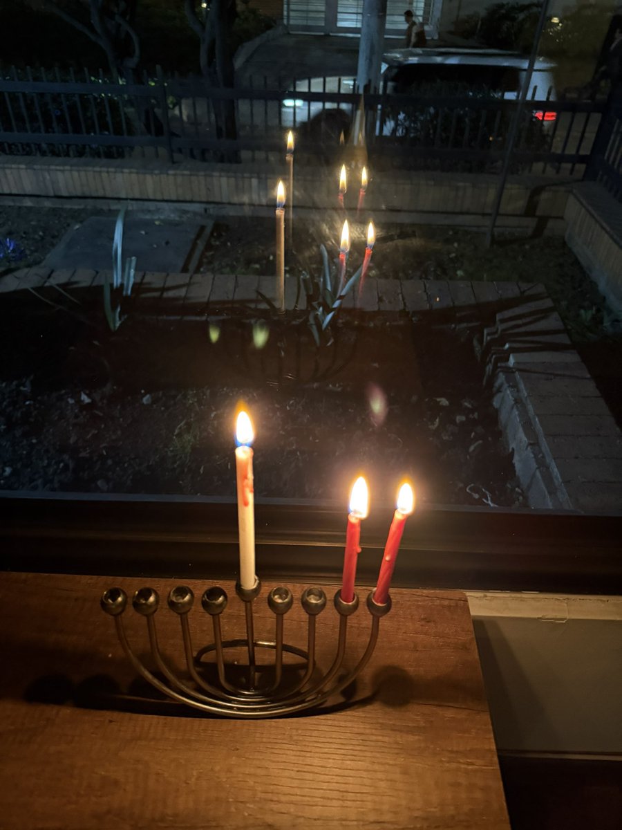 Segunda noche de Janucá. Iluminamos al mundo y recordamos a las víctimas del ataque terrorista en Sídney.