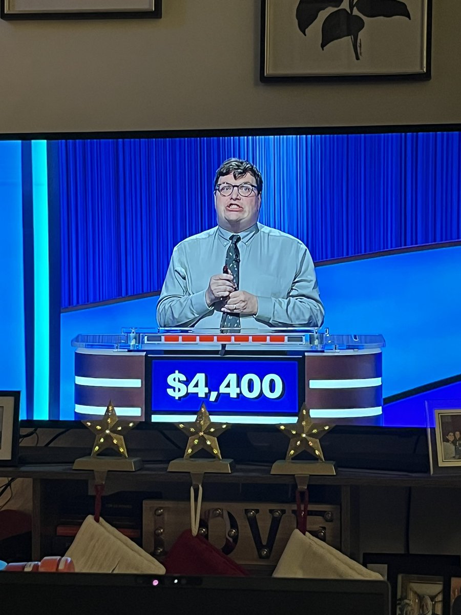 jillmacabe's tweet image. This is so niche but Garret from Community is currently on Jeopardy