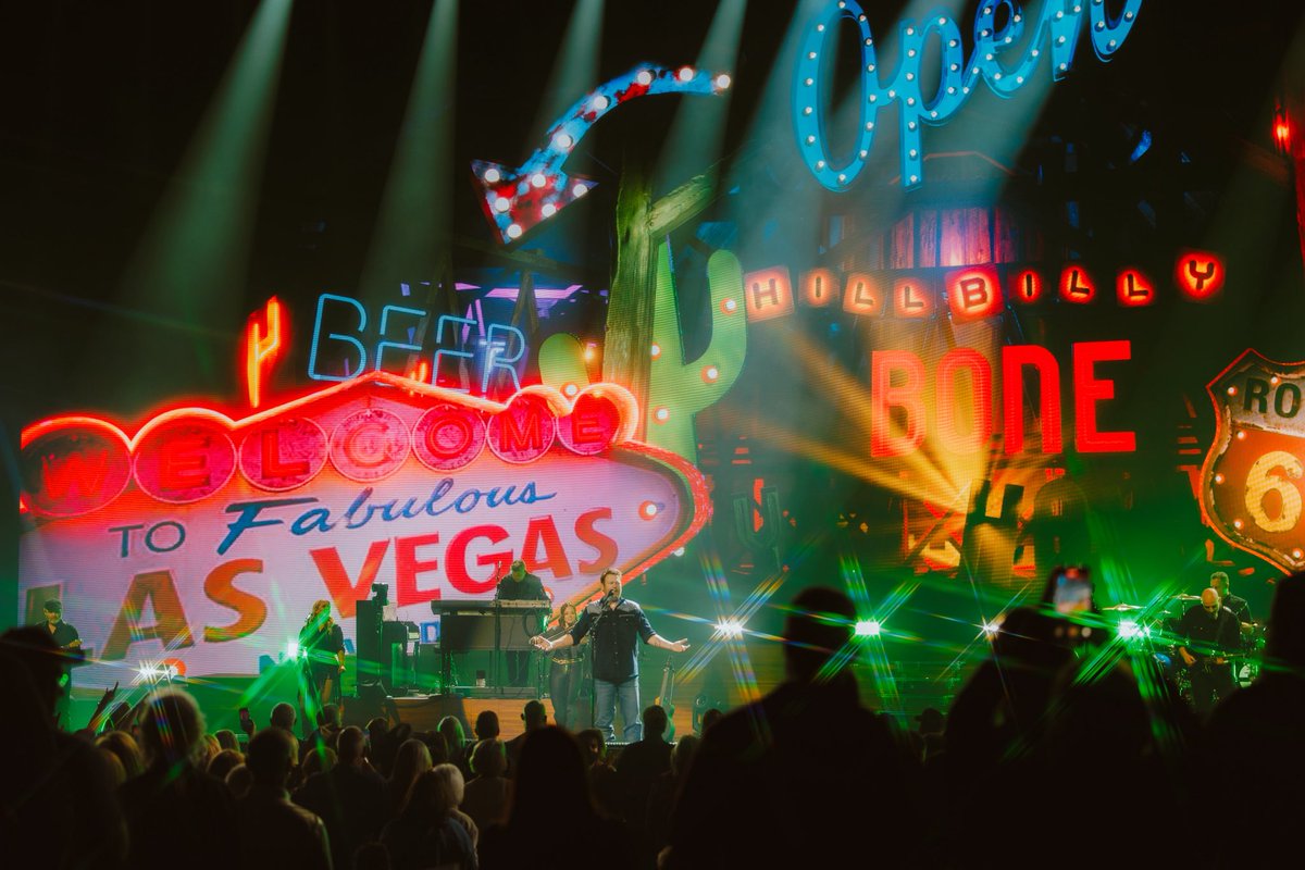 blakeshelton's tweet image. ONE month til we're back in VEGAS!!!!!! Get your tickets. See y'all there.. blakeshelton.com