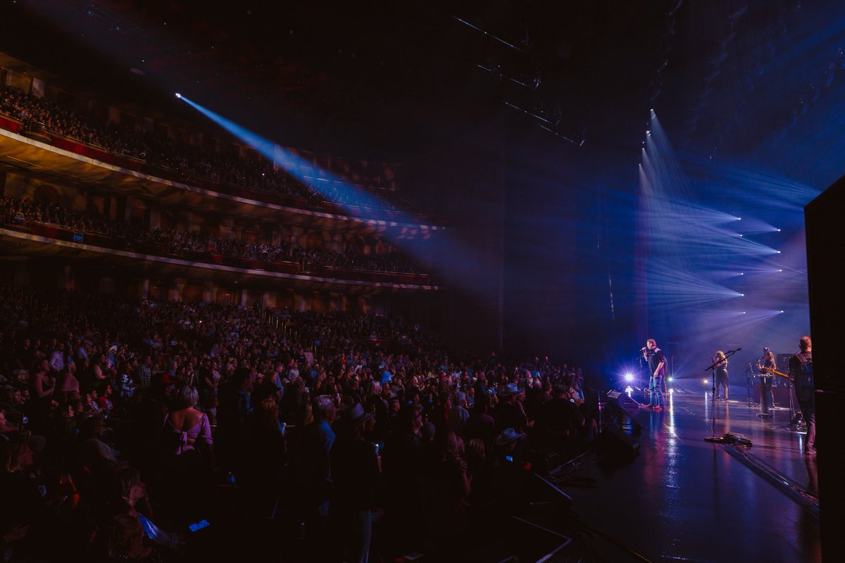 blakeshelton's tweet image. ONE month til we're back in VEGAS!!!!!! Get your tickets. See y'all there.. blakeshelton.com
