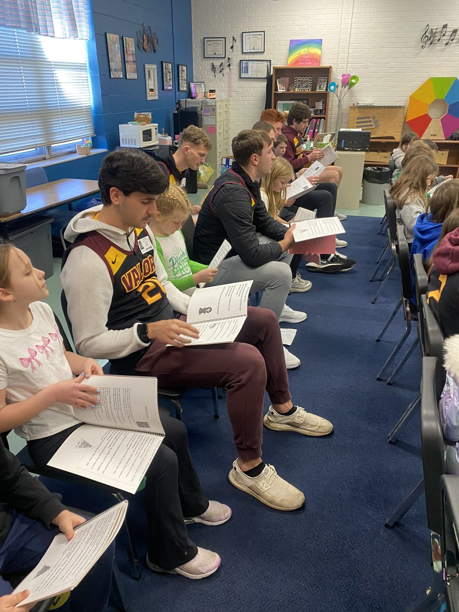 EvangelMBB's tweet photo. Had a great time hanging out with the kiddos at Disney Elementary today!
#KCACcommunity https://t.co/1GVCp76ncE