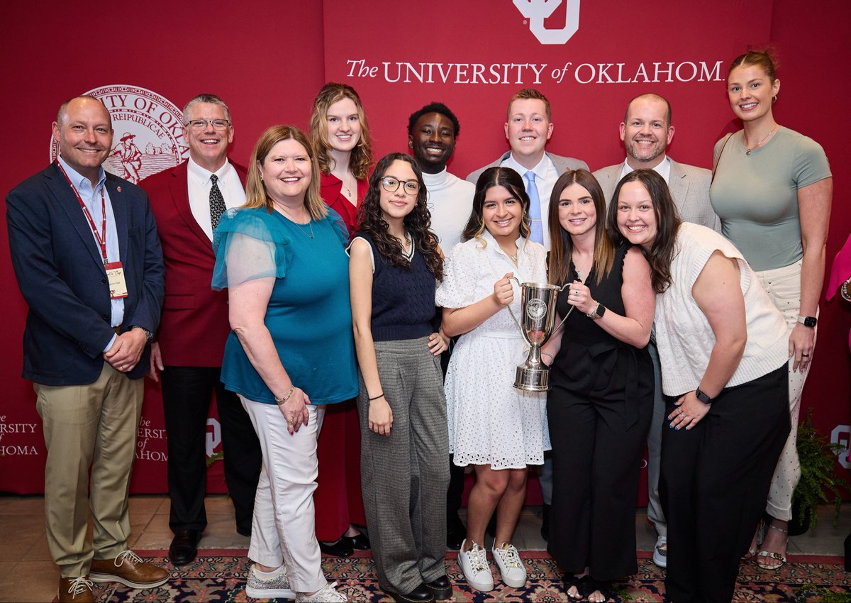 HeadingtonHall's tweet photo. Seed Sower ✔️
Soval ✔️
Schooner ✔️
Brian Britt ✔️

HAPPY BIRTHDAY TO AN OU ICON—HH FIR AND LEADER OF THE PRIDE OF OKLAHOMA, BRIAN BRITT‼️ 🎶🥳

#HomeSweetHeadington #LoveWhereYouLive #OUDNA #ChampU #BoomerSooner https://t.co/RGen8agKt5