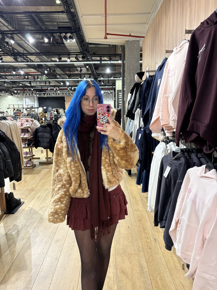 Do you like my outfit? 💙