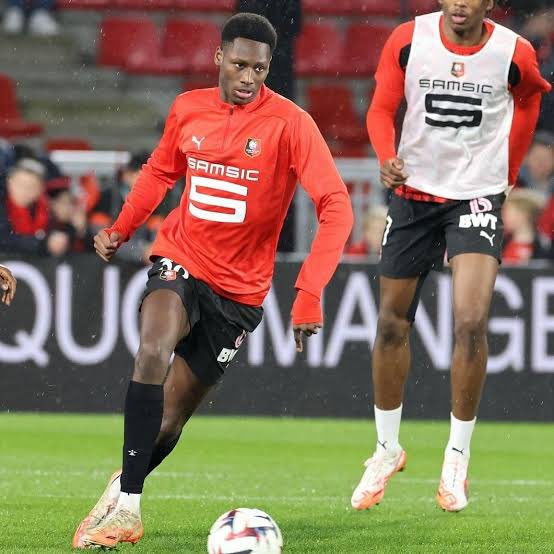 Djaoui Cissé   ( Rennes ) 

21 yaş kontenjanına hayvan gibi topçu önerimdir  
1.88 boyunda orta sahada hem teknik hem hızlı hemde pozisyon bilgisi çok çok iyi ucuza bırakılmaz belki ama el atılmalı <a href="/EmreUtkucan/">Emre Utkucan</a>