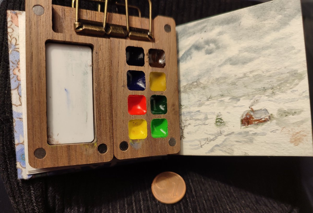 PebblesonTour's tweet photo. Eine winzige Handtaschenpalette mit Büchlein erreichte mich aus England.  Sie sollte mich dazu animieren, das Malen wieder anzufangen. Immer und überall. Was soll ich sagen, es wirkt. ☺️ #kleineKunstklasse #Aquarell https://t.co/voueoaUxHc