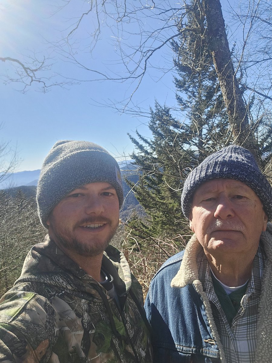 _Jonesy2's tweet photo. Pops #Peakin @ age 76 #wePeakin @BizNasty2point0 @DonnieDoesWorld
#SmokyMountains #hiking https://t.co/n7JpY1t9XI
