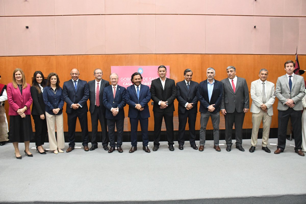 MinSCamacho's tweet photo. Asumí al frente de la Jefatura de Gabinete de Ministros, con la responsabilidad de articular acciones y políticas en beneficio de cada uno de los salteños. Agradezco al gobernador @GustavoSaenzOK la confianza. https://t.co/j75NoNntRZ