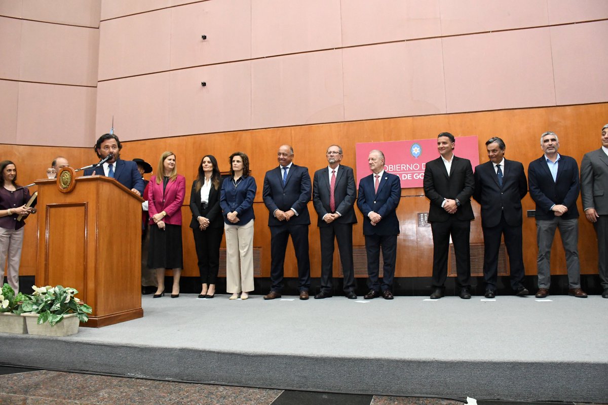MinSCamacho's tweet photo. Asumí al frente de la Jefatura de Gabinete de Ministros, con la responsabilidad de articular acciones y políticas en beneficio de cada uno de los salteños. Agradezco al gobernador @GustavoSaenzOK la confianza. https://t.co/j75NoNntRZ
