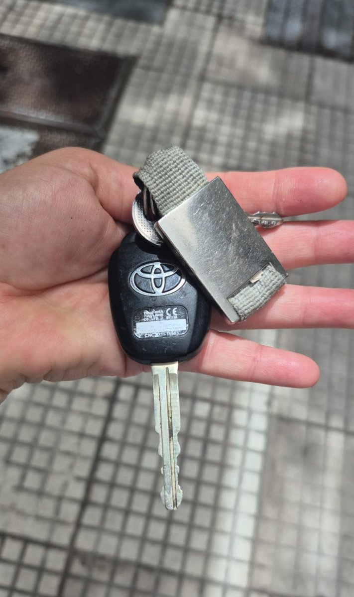 Si alguien perdió esta llave en Juncal y Cerrito hoy, avise. RT