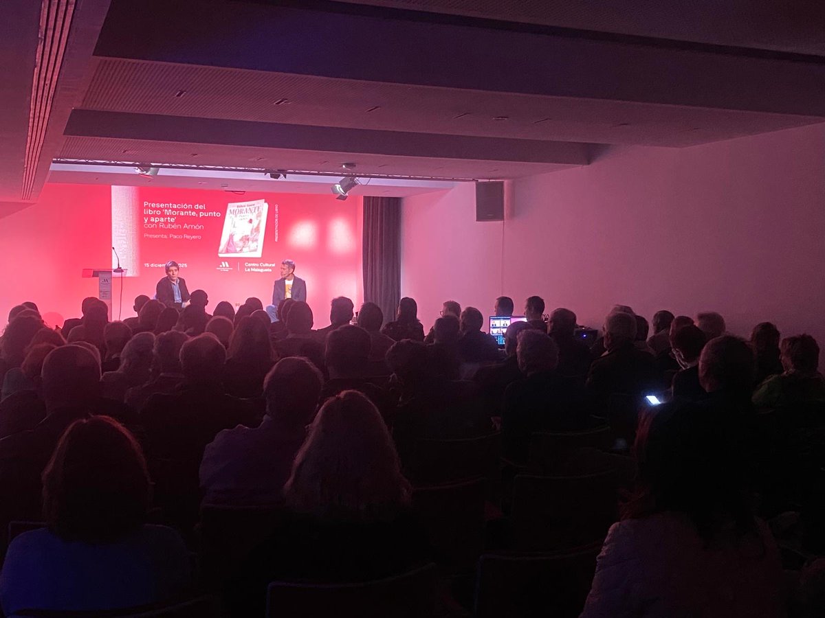 Ruben_Amon's tweet photo. Gracias al @CC_LaMalagueta, a la gente que ha venido, a @ReyeroPaco y a @JimenezFortes por la acogida del libro de Morante @editorialespasa https://t.co/tygx78GihW