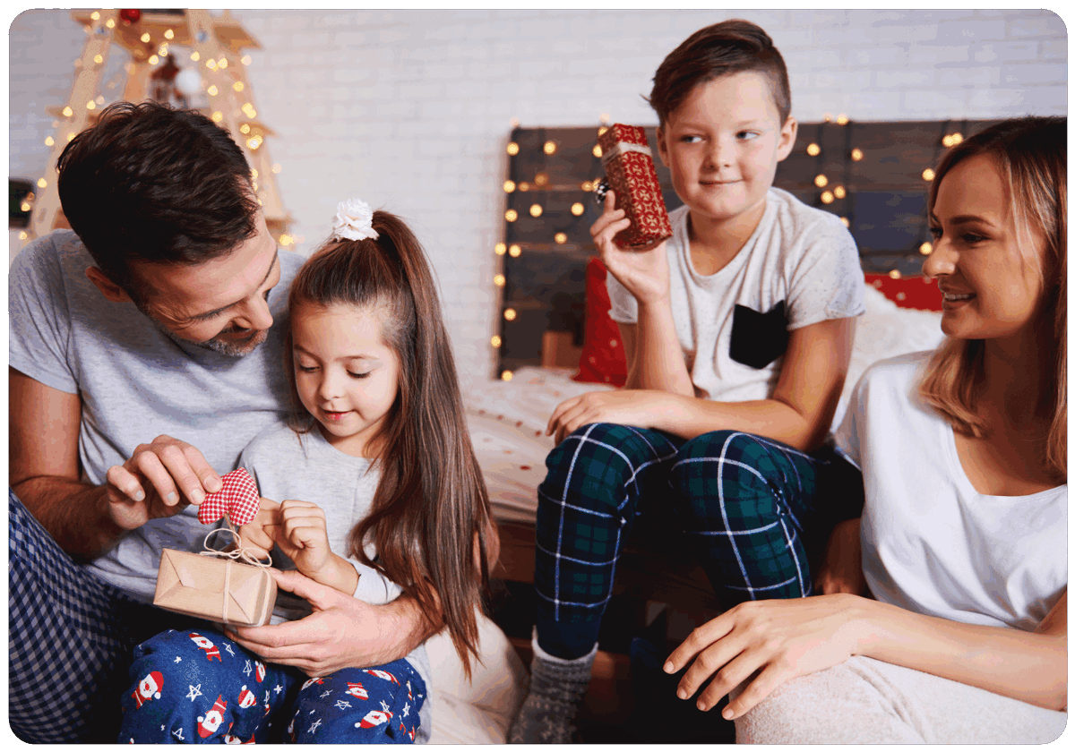 vancouverfamily's tweet photo. Give a gift that outlasts the holidays. Learn how @WA529Plans turn even small contributions into a big boost for a child’s future. https://t.co/ESiymkdRaR https://t.co/UtkPszjHNz