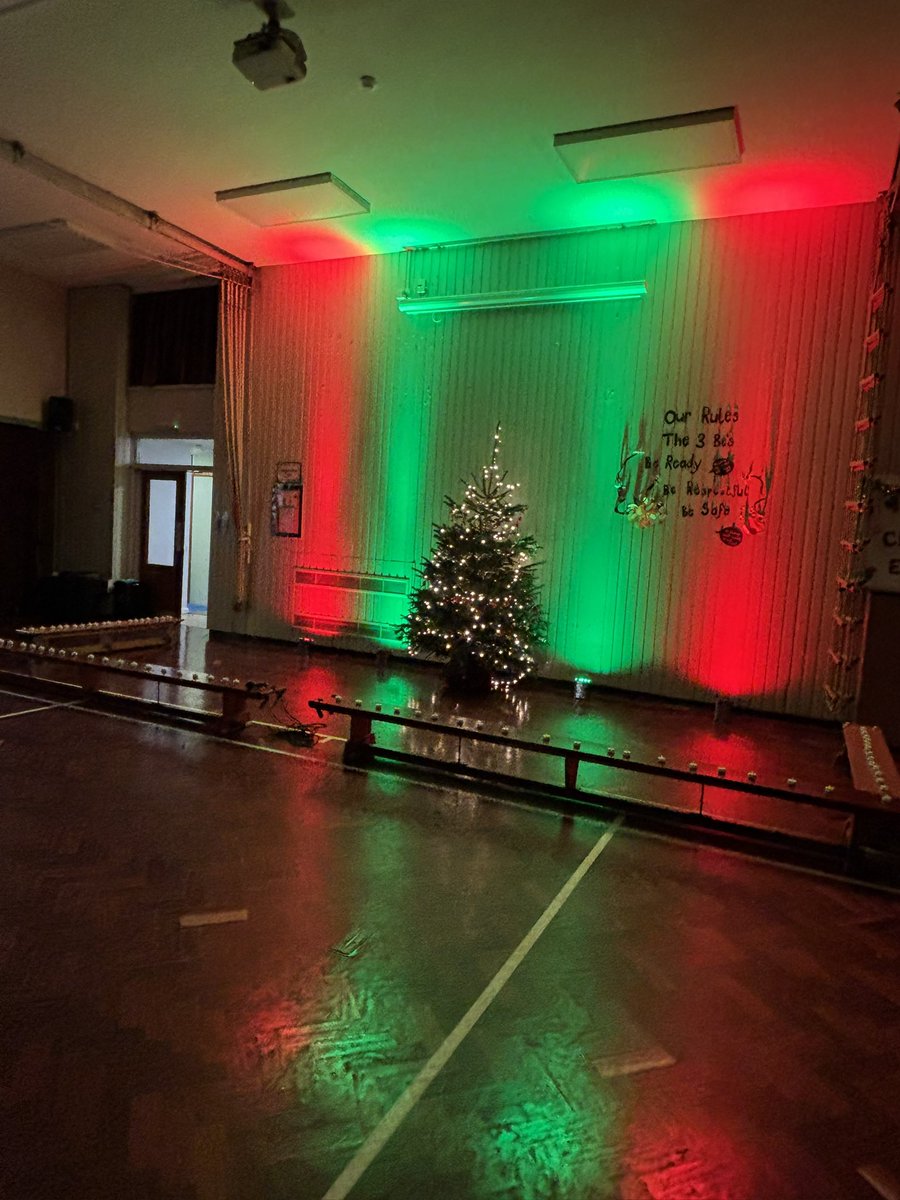 Diane90310238's tweet photo. What a turnout for our Carol concert this evening @richardsoneps @embarkfed 
A great team effort! https://t.co/f1CPmiLhfl