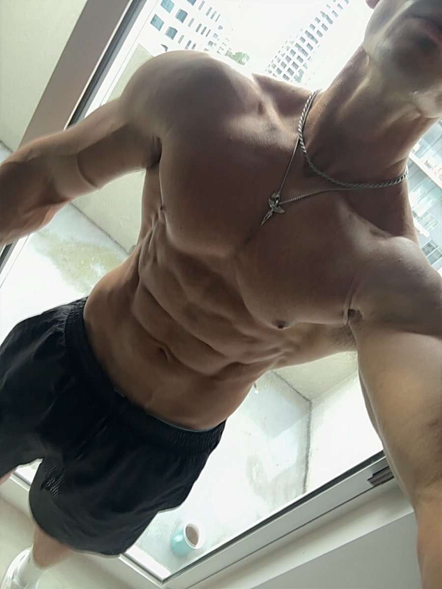 GodKytherionn's tweet image. I’m one of a kind. Your one true white God. Show your appreciation and shower me in cash subs 🤑