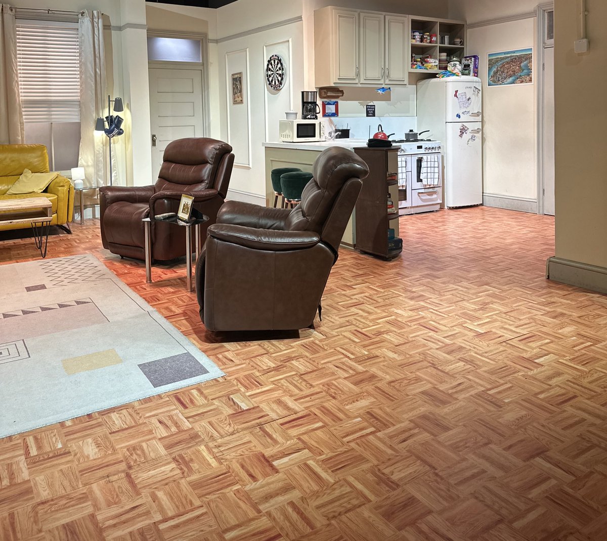 tour_a_world's tweet photo. Friends Experience 
#friends #tvshow https://t.co/sVscb5xoyC