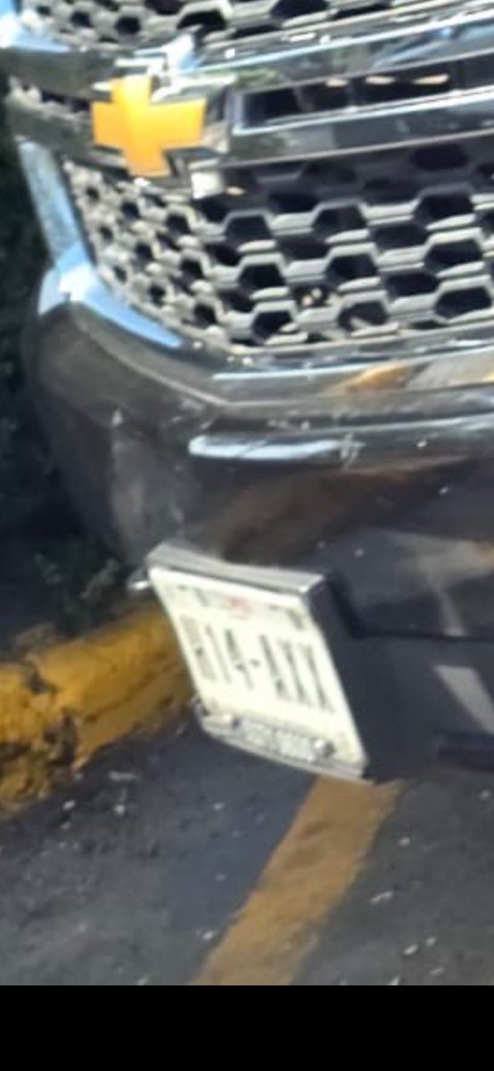 Gracias por sugerencia <a href="/JulietaPasquel/">Julieta Pasquel</a> SI ALGUIEN RECONOCE placas. Porfavor pueden ayudar a la comunidad para que estos choferes guaruras TENGAN SU BOLSA DE BASURA EN EL COCHE Y LA VACÍEN EN CASA DE LOS PARRONES🙏🙏🙏🙏