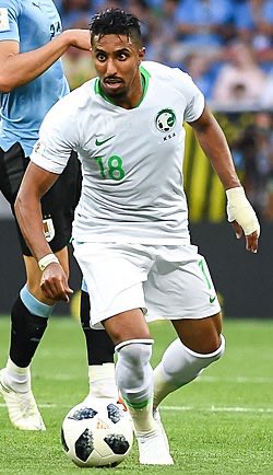 سالم:
•مو بيليه
•مو مارادونا
•مو زيدان
•مو كريستيانو
•مو ميسي
•مو لاعب تاريخي ما يتكرر

و خذوا المؤلمة اكثر

  • مو ماجد عبدالله 
  • مو سعيد العويران 
  • مو خالد مسعد 
  
و مو اسطورة الكورة السعوديه 
و لا احد اساطيرها
و لا اعتقد حيكون بيوم

هو لاعب ممتاز، نعم.
لكن اللي