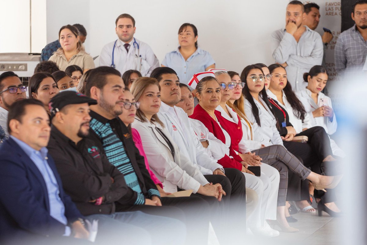SECC40CHIAPAS's tweet photo. 🔸Nuestro Secretario General, Mtro. Oved Balderas Tovilla, acompañó al Gobernador del Estado, Eduardo Ramírez, en la Entrega de equipamiento biomédico al Hospital de Especialidades “Vida Mejor” del #ISSTECH🔸
#SNTE #Sección40 #ISSTECH #NuevaERA #UnoSomosTodos #TodosSomosUno https://t.co/XG7e9hyZvE