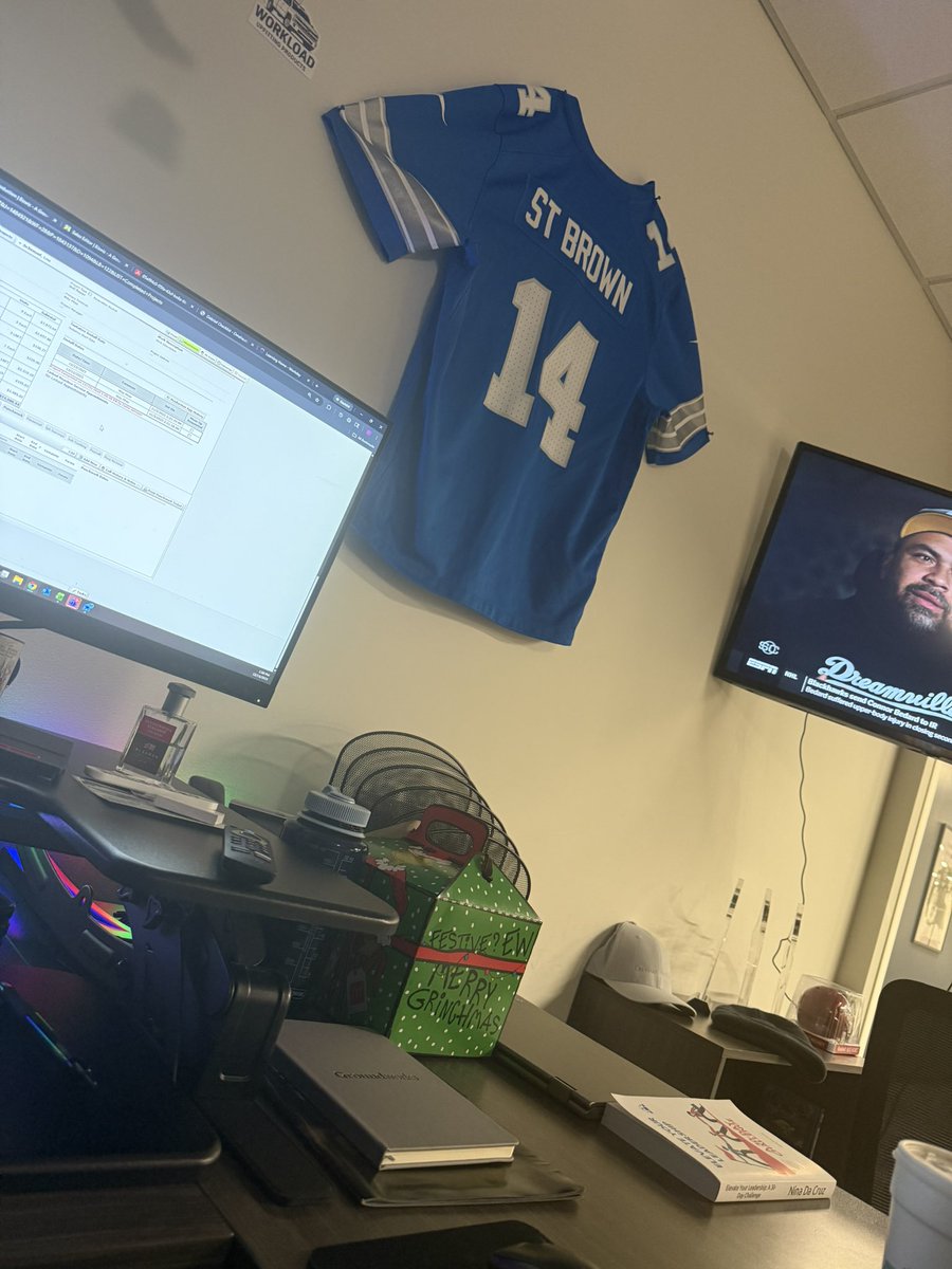 There’s a reason our slow season lines up with football. And I appreciate it. Need a case with some lights and a signature for this bad boy. <a href="/That1LionsFan/">AMONG US ST BROWN</a> gonna single handedly win me my fantasy chip
