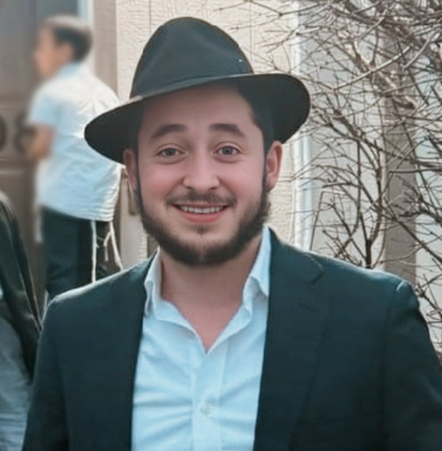 Leibel Lazaroff, de 20 años, recibió disparos en el abdomen y la pierna en la masacre de Bondi Beach y se encuentra en condición crítica pero estable.

Por favor oren por su recuperación.