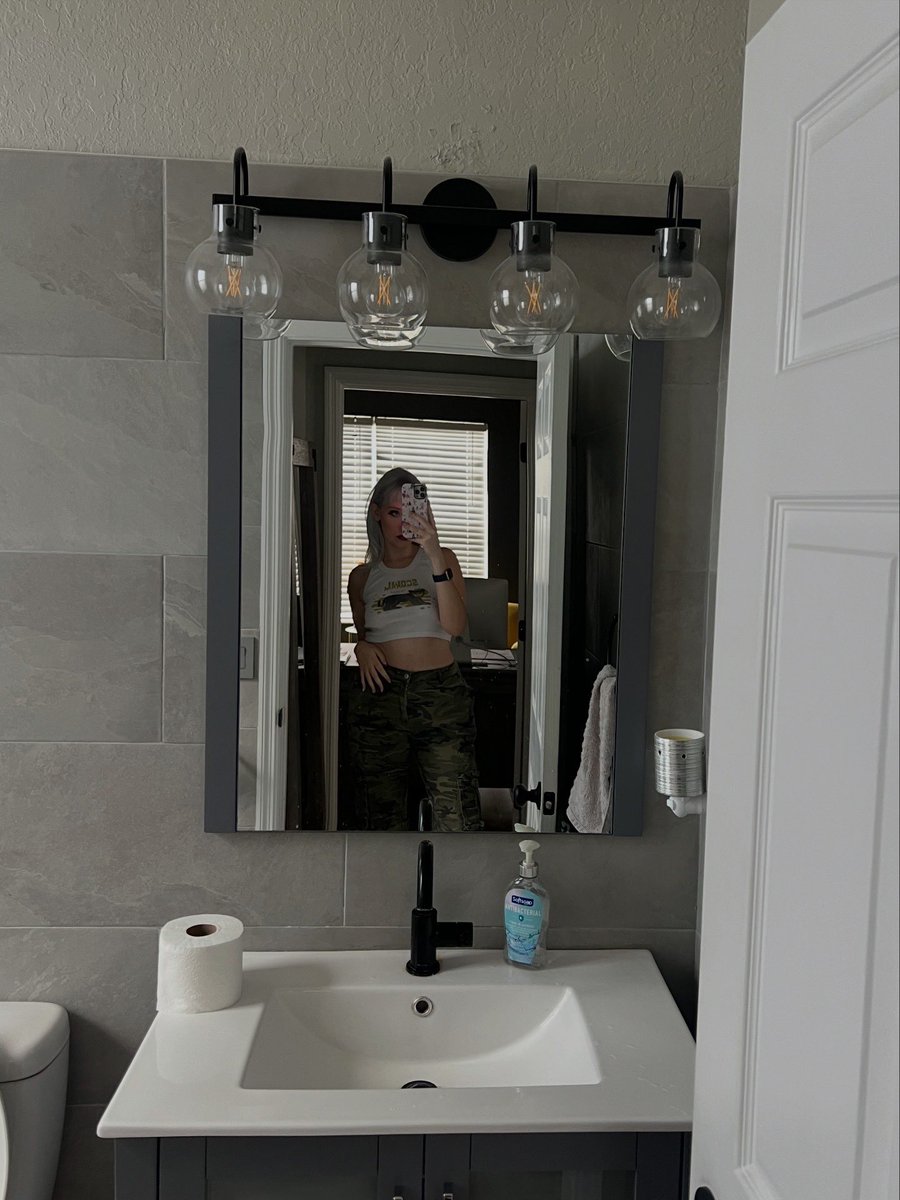 ariesangelbre_'s tweet image. Me today if you even care