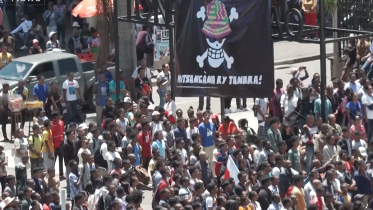 Pambazuka_News's tweet image. 🔥The Gen Z Madagascar Movement
🔍Explore with Rakoto @jennyrakoto94 how digital platforms redistributed political power, reshaping people mobilization and #counter-#surveillance during #Madagascar’s #GenZ uprising.
📖Read it here: tinyurl.com/PZ-GenZ-Mdgcar