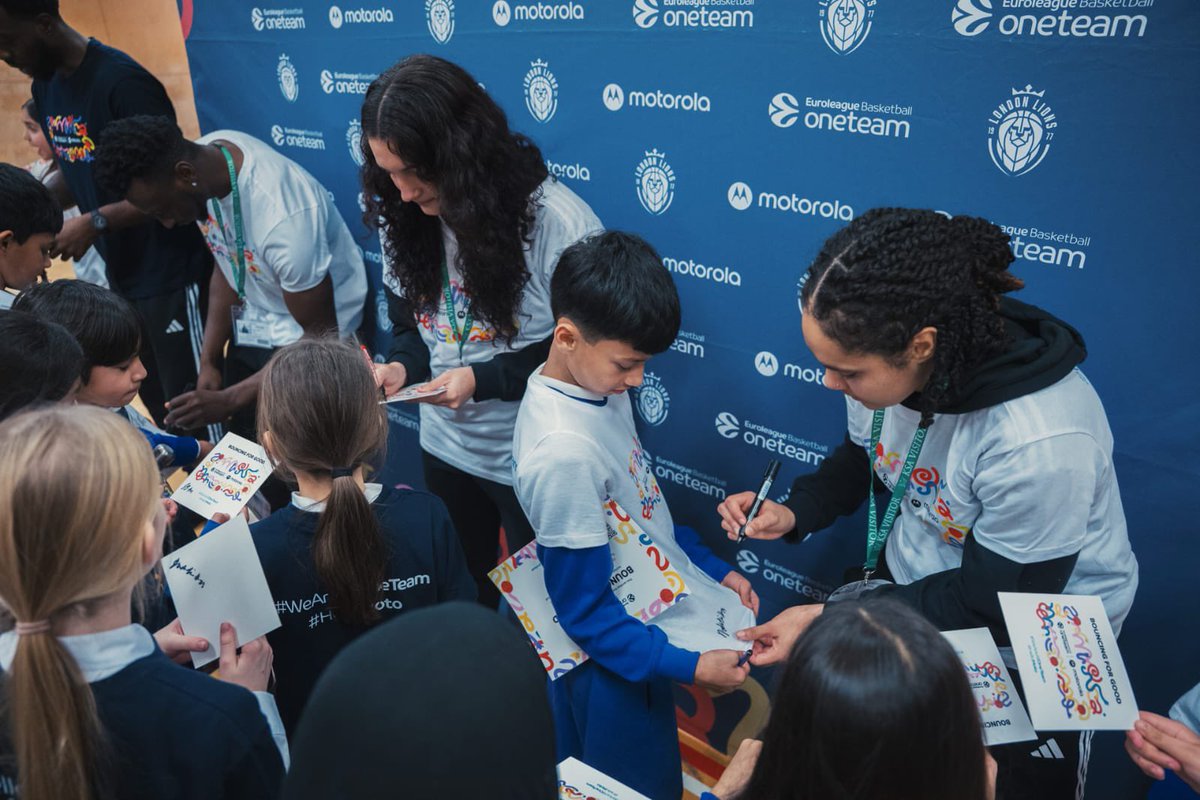 EuroLeague's tweet photo. The #BouncingForGood initiative stops in London! 🤩🇬🇧
Hoops, laughs, and learning with the @LondonLions 👏
Huge thanks to @motorolaUK & @OTEuroleague for making it happen 💙
#WeAreAllOneTeam #HelloMoto https://t.co/ED3lM2Rz5g
