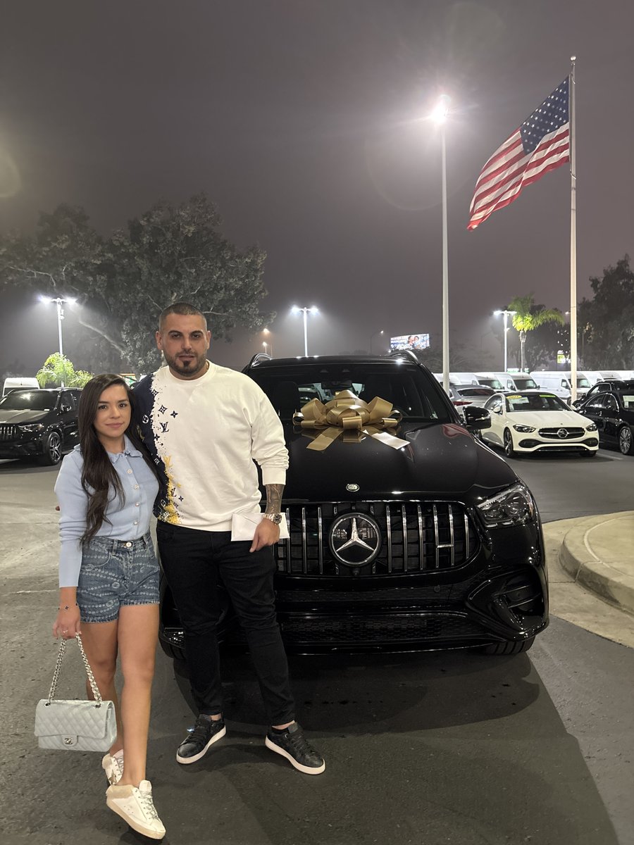 MercedesBenzSD's tweet photo. Congratulations to Jessica and David on their new Mercedes-Benz GLE 53! This is Jessica’s 4th Mercedes-Benz with us! #MercedesBenzSanDiego #MercedesBenzGLE53 https://t.co/zk2L23joKY