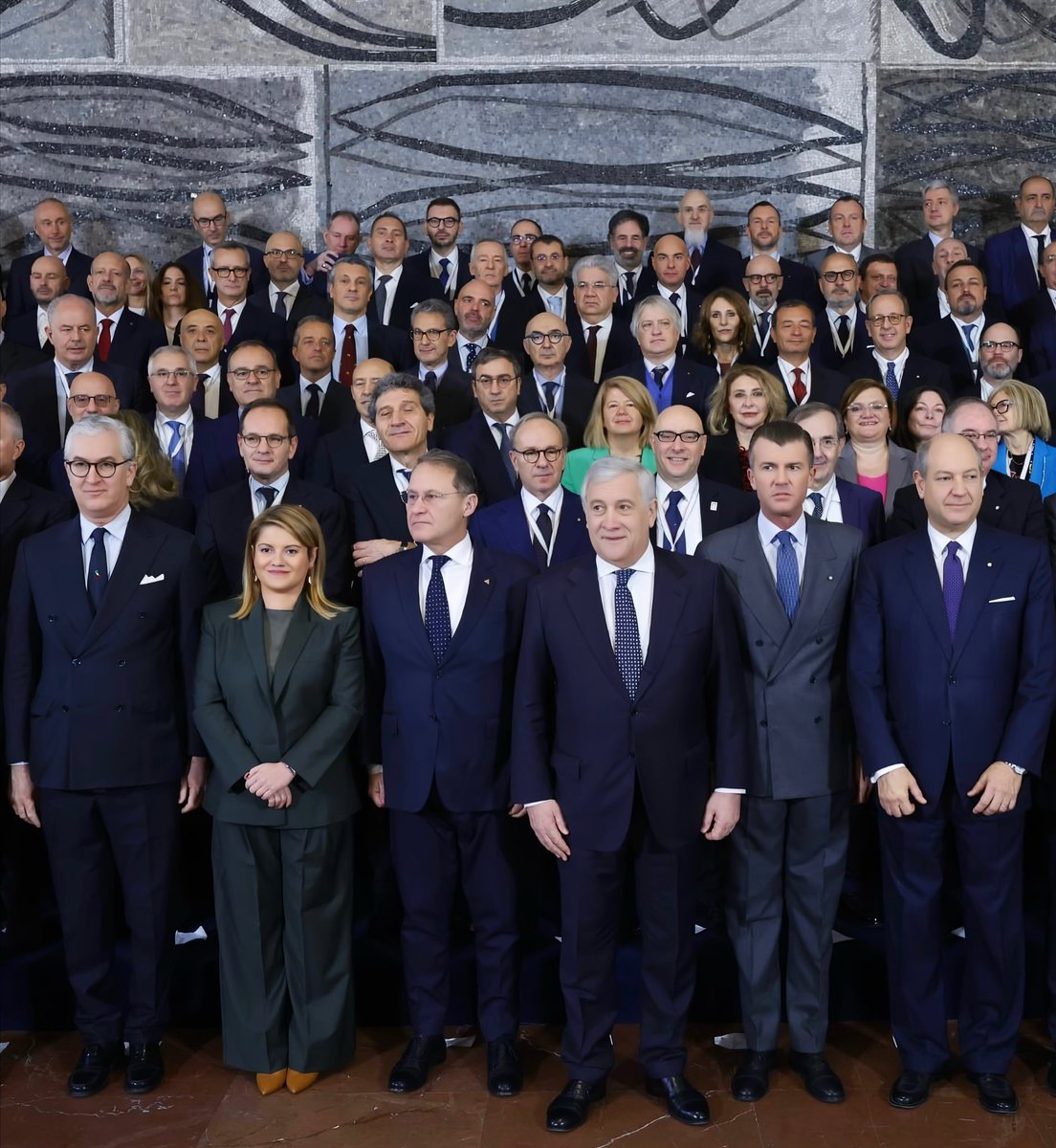 tripodimaria's tweet image. Alla presenza del Sgr. Presidente della Repubblica, si è aperta #ConfAmb2025. Una proficua giornata di confronto con i nostri capi missioni, primi costruttori di pace e dialogo. Viva la diplomazia 🇮🇹!