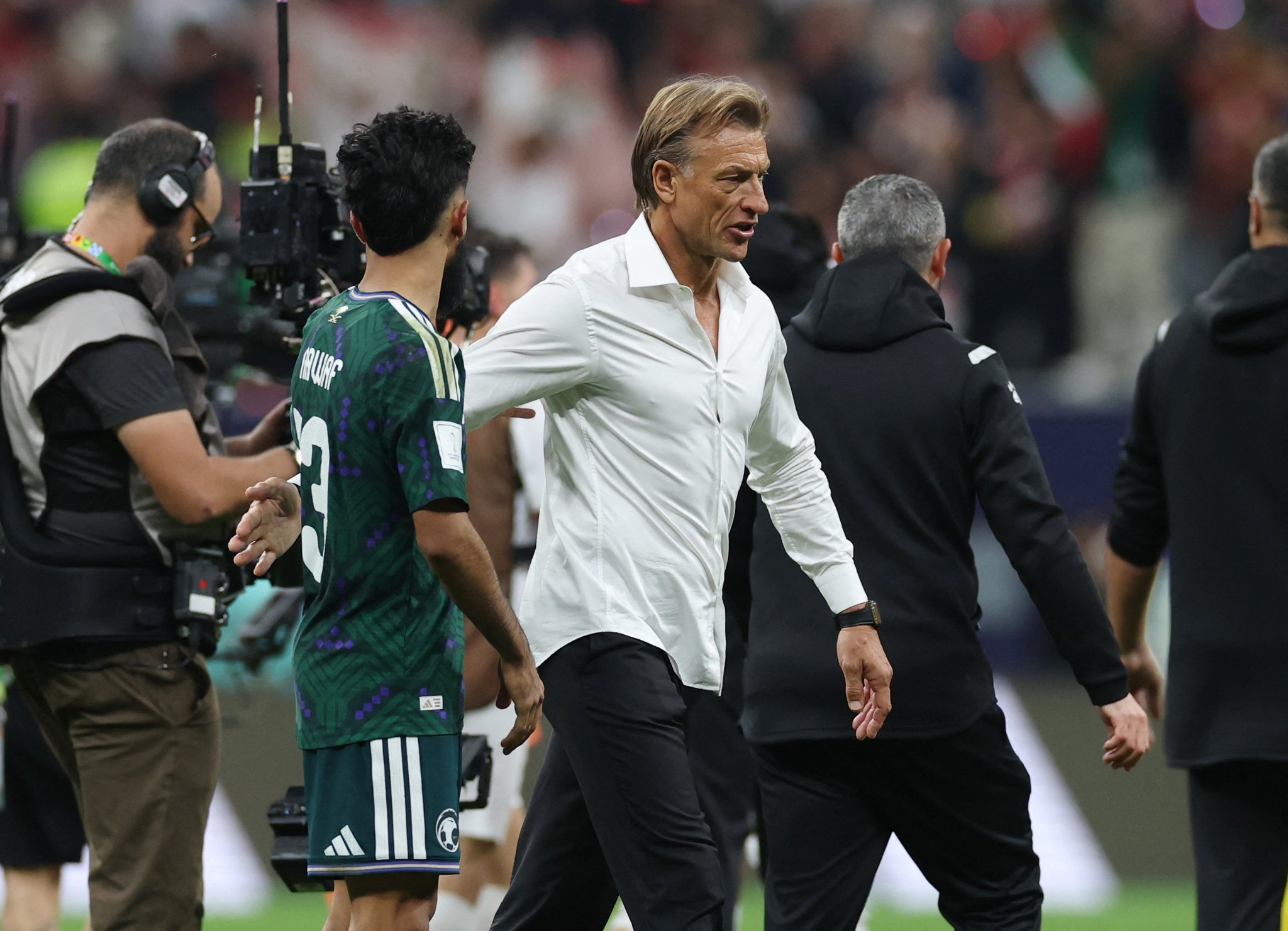 رينارد في فترته الثانية مع منتخب السعودية: - 24 مباراة - 10 انتصارات - 5 تعادلات - 9 خسائر #كأس_العرب 