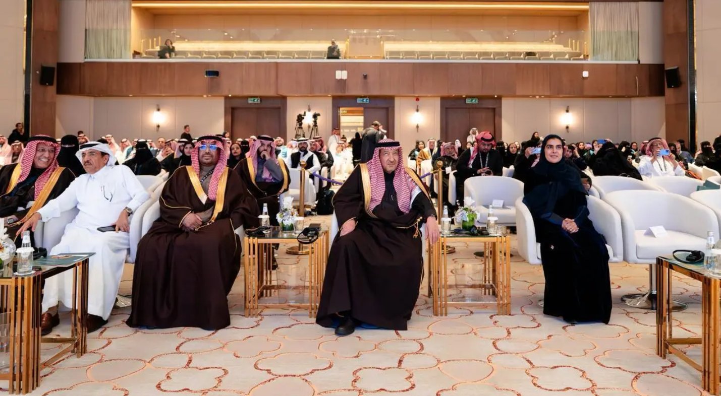 صور .. برعاية وزير الخارجية.. نائب وزير الخارجية وليد الخريجي يحضر حفل تخريج الدفعة الثامنة من برنامج تأهيل القيادات الشابة للتواصل العالمي إحدى المبادرات الوطنية التي ينفذها مشروع #سلام_للتواصل_الحضاري. 