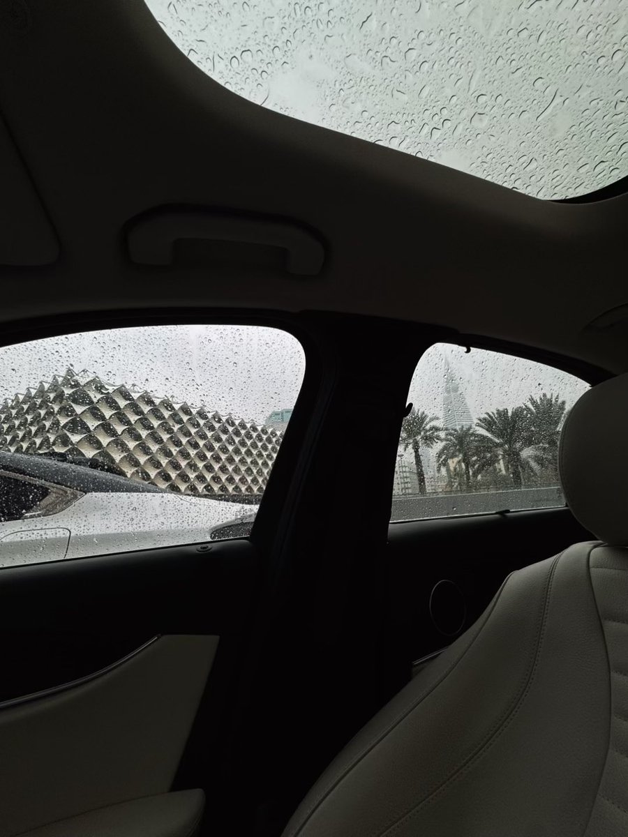 kl7ls's tweet image. يوم ممطر في نجد العذية.